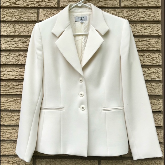 Jackets & Blazers - Beautiful ivory women’s blazer size 6 p